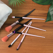 7 Pcs Professional Makeup Brush Set – Soft Bristles & Travel-Friendly Design